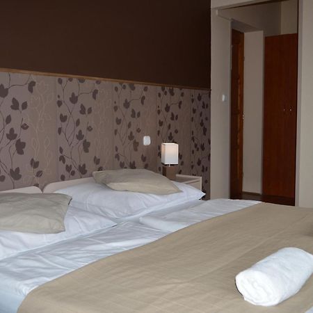 Pollushof Panzio Es Etterem Bed & Breakfast Csolnok Phòng bức ảnh