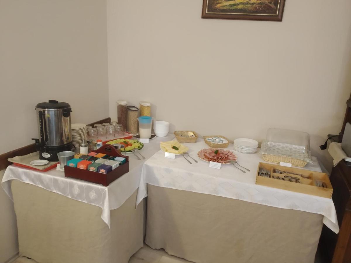 Pollushof Panzio Es Etterem Bed & Breakfast Csolnok Ngoại thất bức ảnh