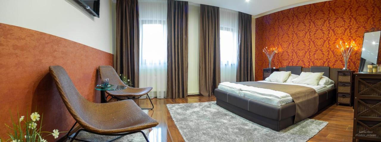 Pollushof Panzio Es Etterem Bed & Breakfast Csolnok Ngoại thất bức ảnh