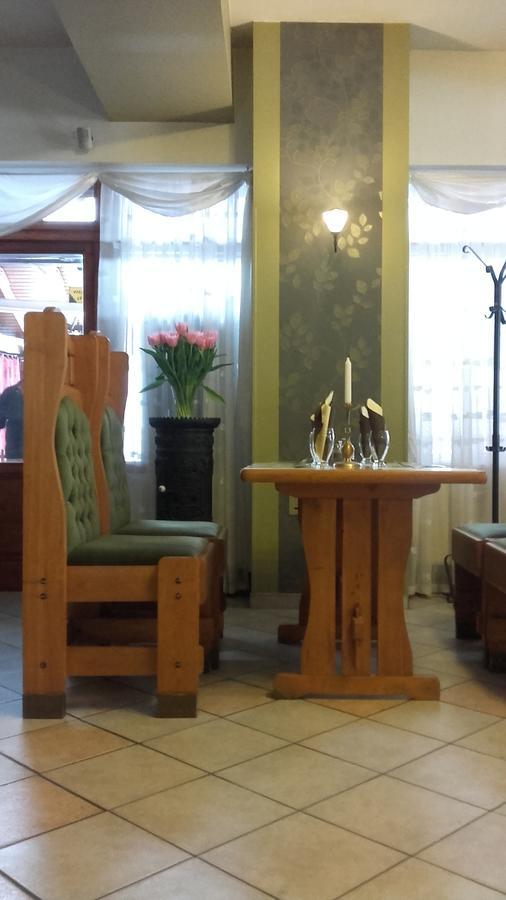 Pollushof Panzio Es Etterem Bed & Breakfast Csolnok Ngoại thất bức ảnh