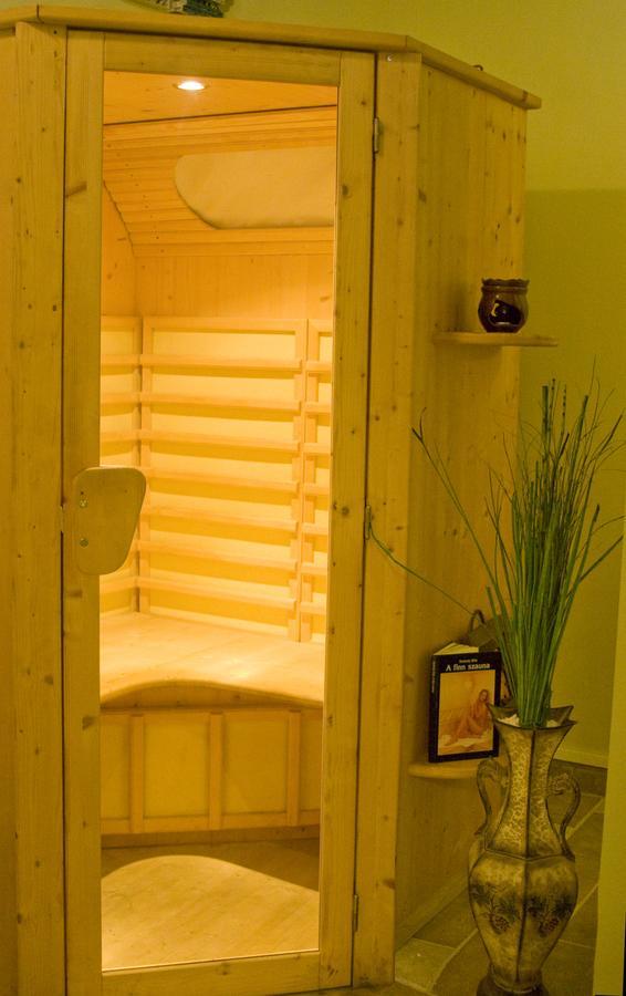 Pollushof Panzio Es Etterem Bed & Breakfast Csolnok Ngoại thất bức ảnh