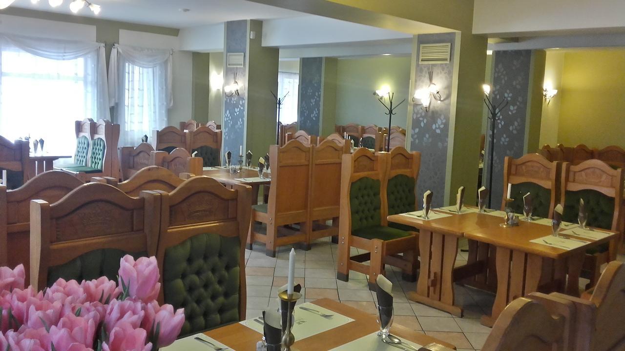 Pollushof Panzio Es Etterem Bed & Breakfast Csolnok Ngoại thất bức ảnh