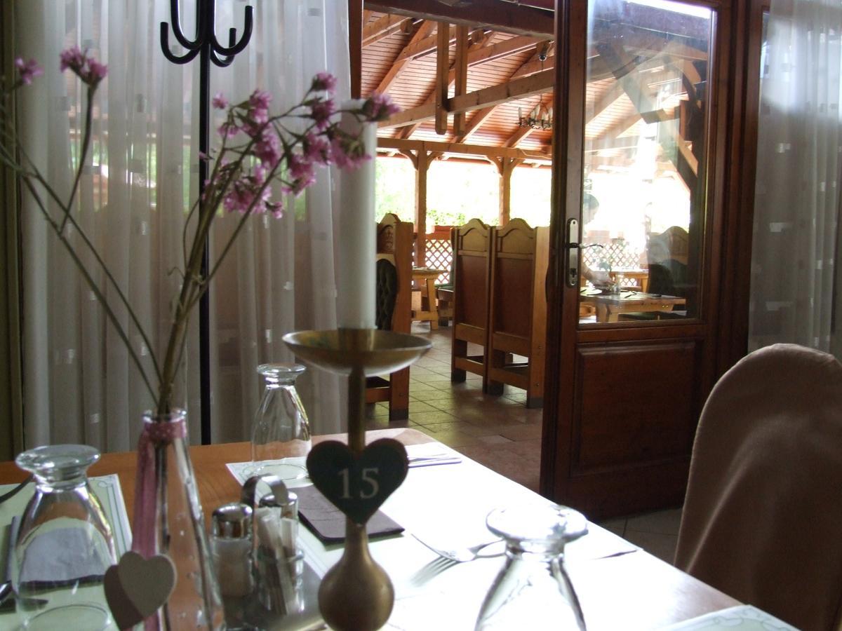 Pollushof Panzio Es Etterem Bed & Breakfast Csolnok Ngoại thất bức ảnh